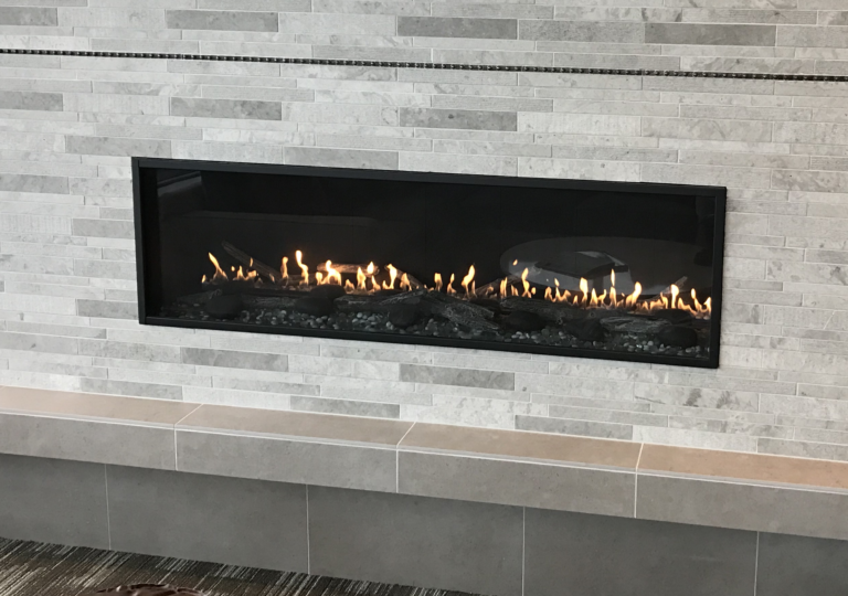 Montigo Distinction fireplace with media and logs